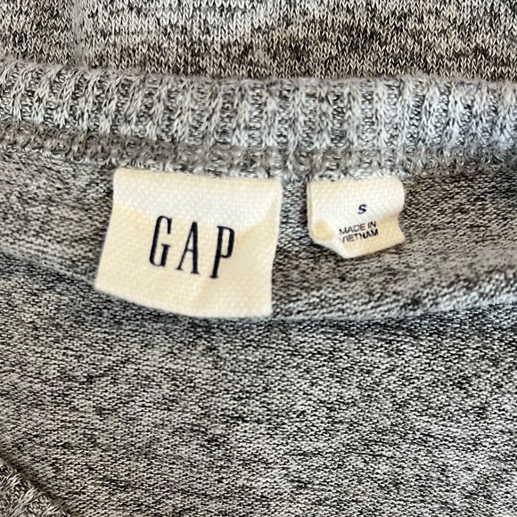 GAP Heathered Gray Cold Shoulder High Low Sweater - Soft & Stretchy Fabric - SML - Picture 3 of 8